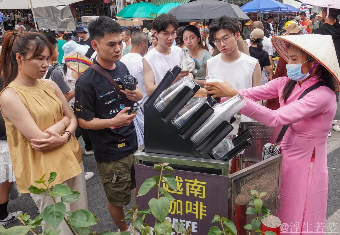 “五一”假期全国重点零售餐饮销售额同比增6.3%,市场繁荣活跃 “五一”假期全国重点零售餐饮销售额同比增6.3%,市场繁荣活跃